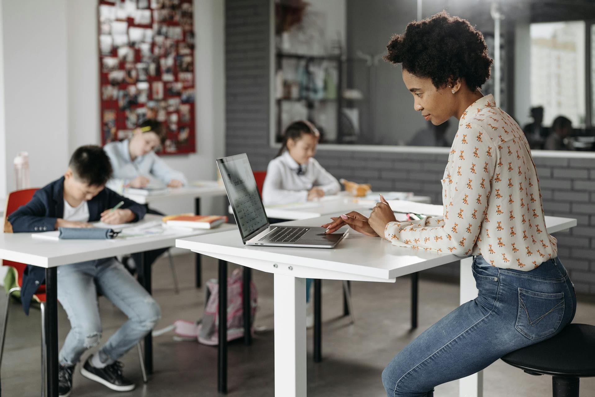 Місце прийменника в реченні в англійській мові